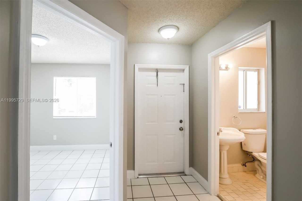 13921 Sw 173rd Ter - Photo 2 of 18