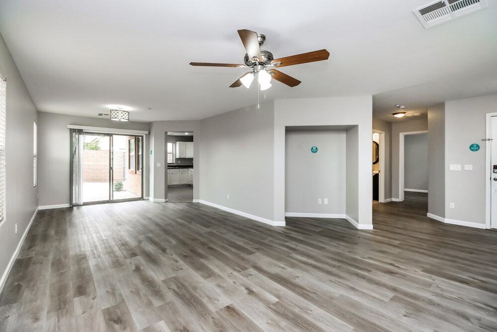 2707 E Bart St - Photo 4 of 17