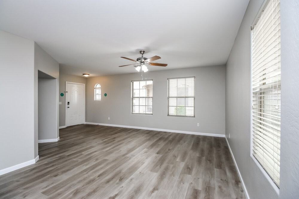 2707 E Bart St - Photo 6 of 17