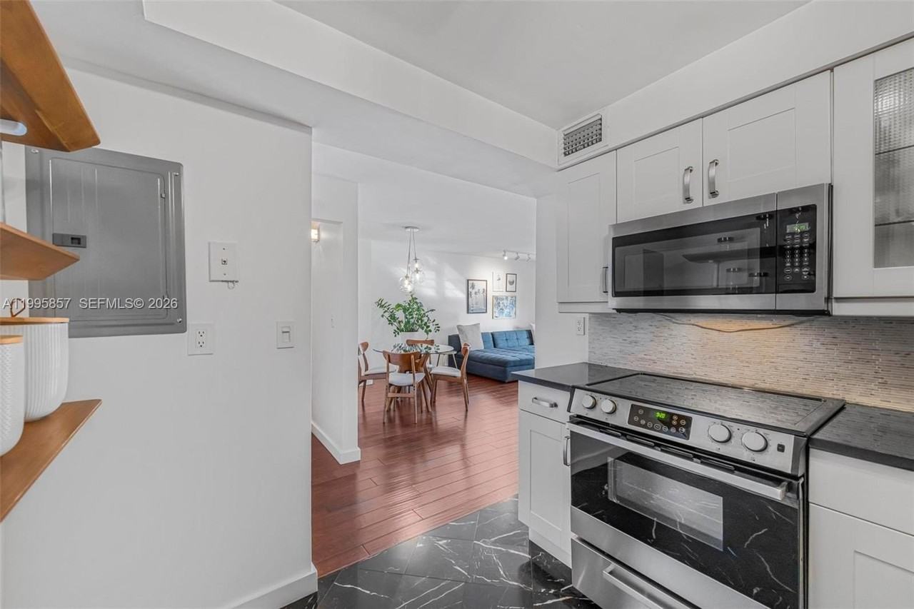1658 Bay Rd #701 - Photo 5 of 26