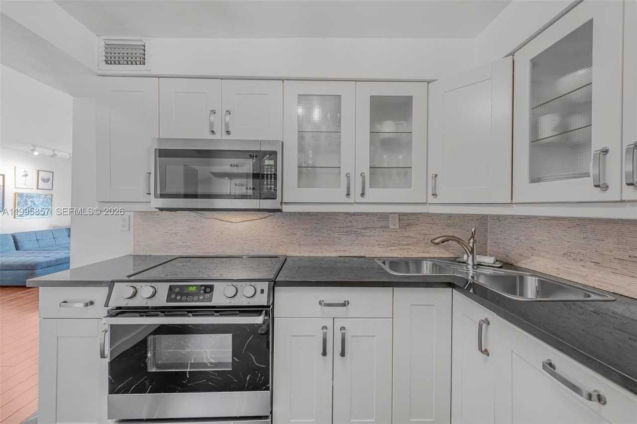 1658 Bay Rd #701 - Photo 6 of 26