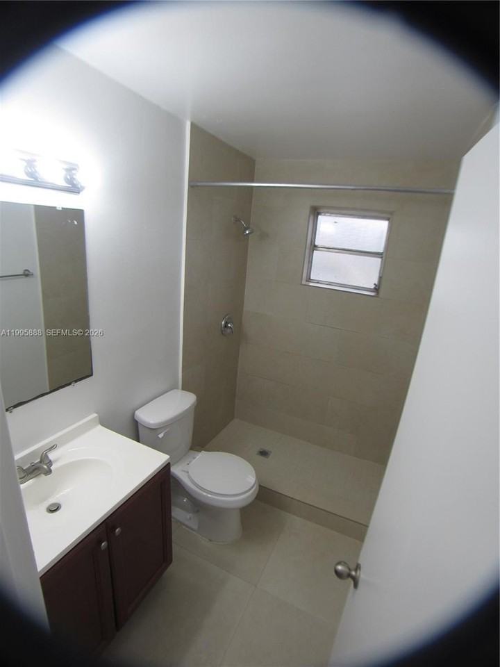 2512 Nw 175th Ter - Photo 4 of 10