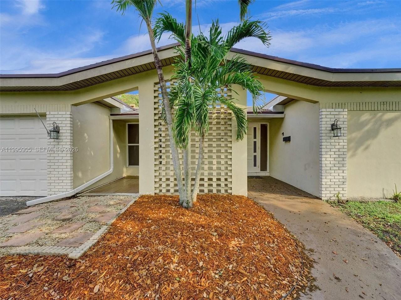 7231 Nw 20th St - Photo 2 of 45