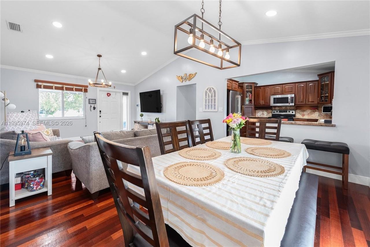 670 Nw 16th St #670 - Photo 5 of 31