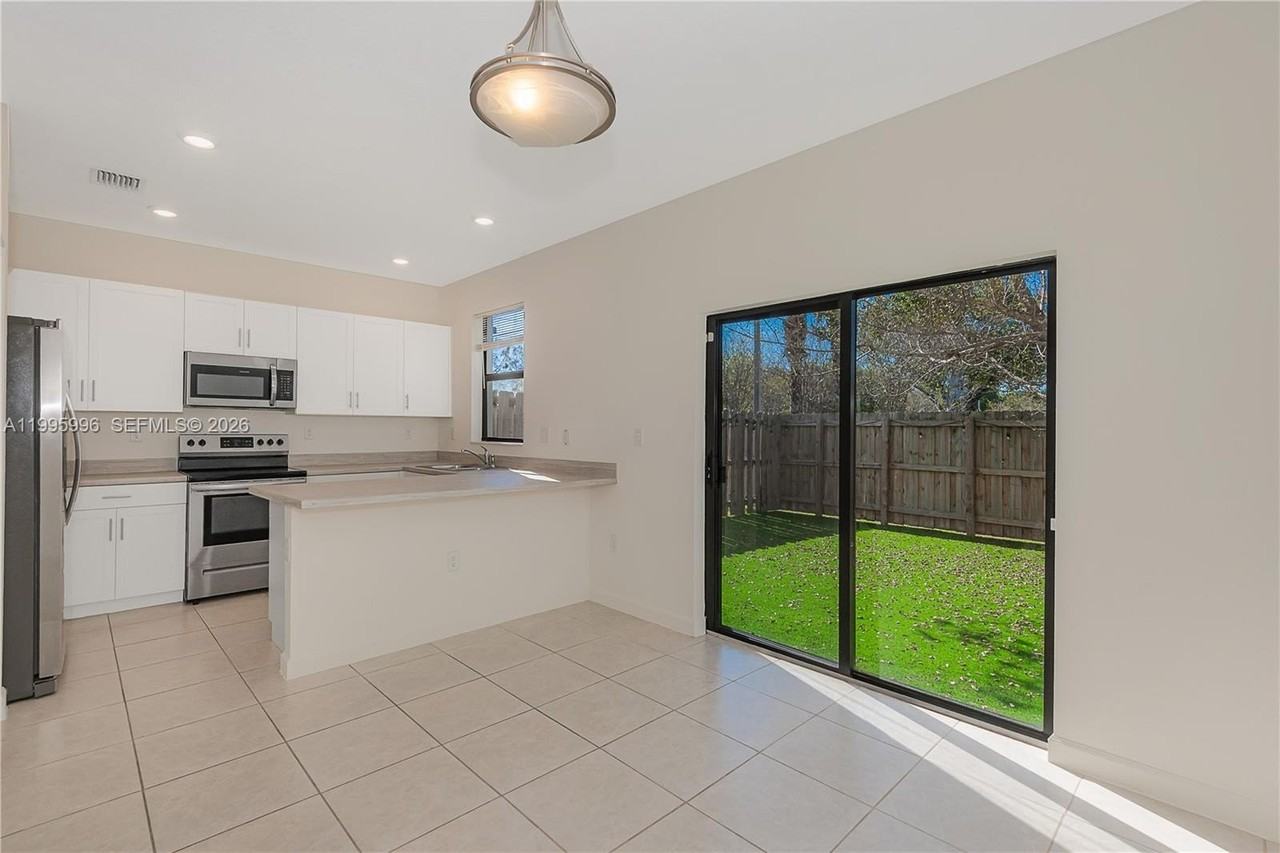 14732 Sw 181st Ter - Photo 6 of 27