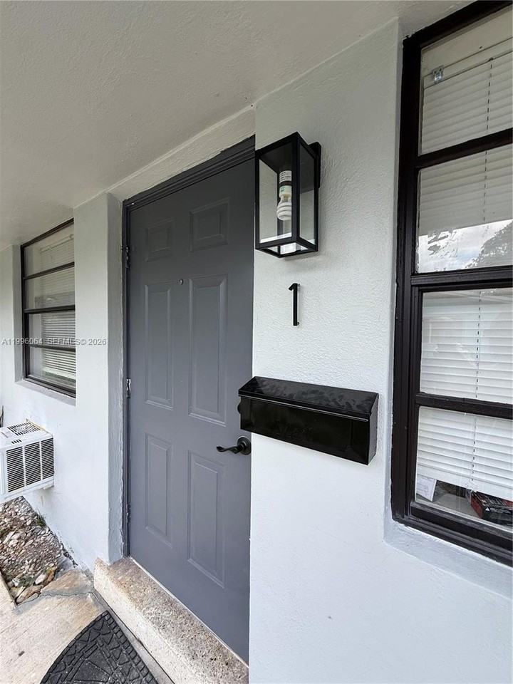 6071 Sw 33rd St #1 - Photo 2 of 11