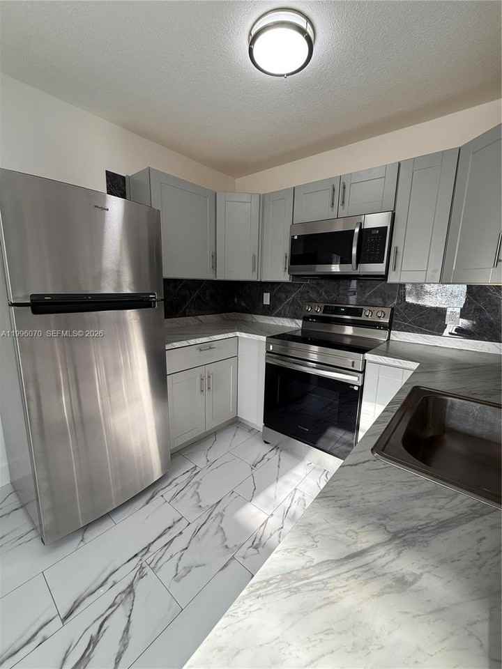 6071 Sw 33rd St #4 - Photo 2 of 20