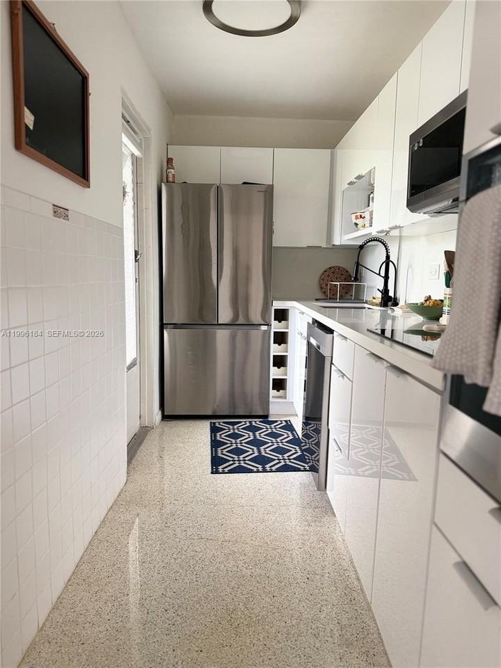 9700 W Bay Harbor Dr #506 - Photo 5 of 18