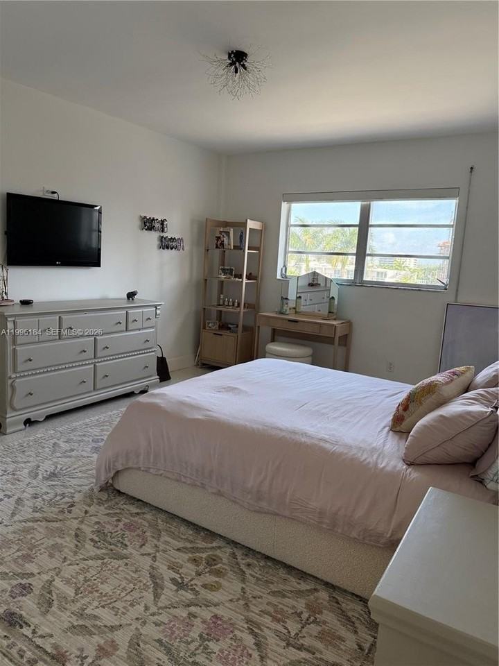 9700 W Bay Harbor Dr #506 - Photo 6 of 18