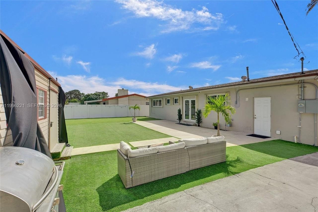 19625 Nw 6th Pl - Photo 7 of 50