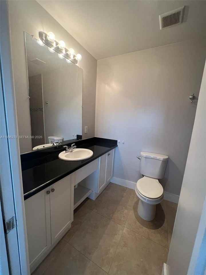 3951 Sw 59th Ave - Photo 4 of 9