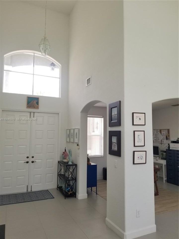 4719 Nw 96th Pl - Photo 2 of 18