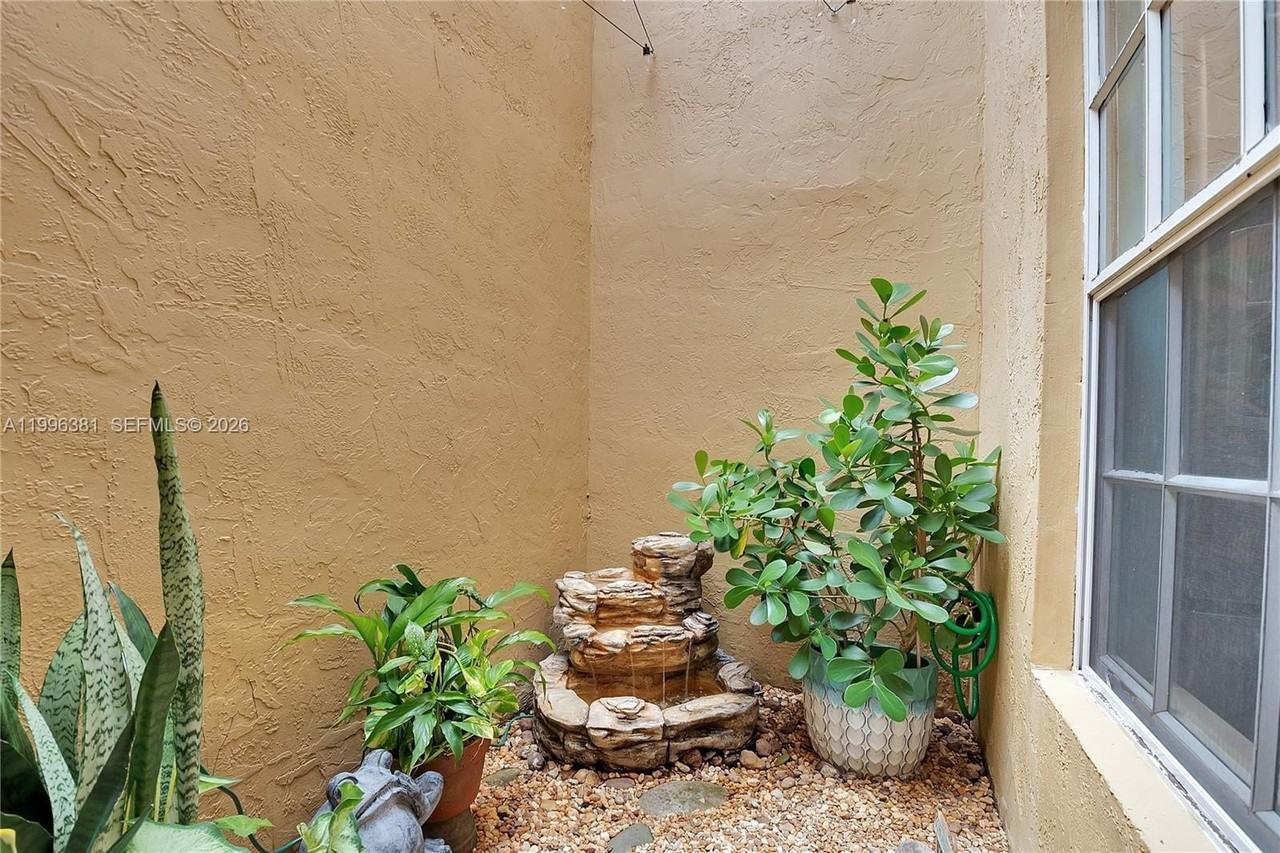 11426 Nw 4th Ter #11426 - Photo 3 of 26