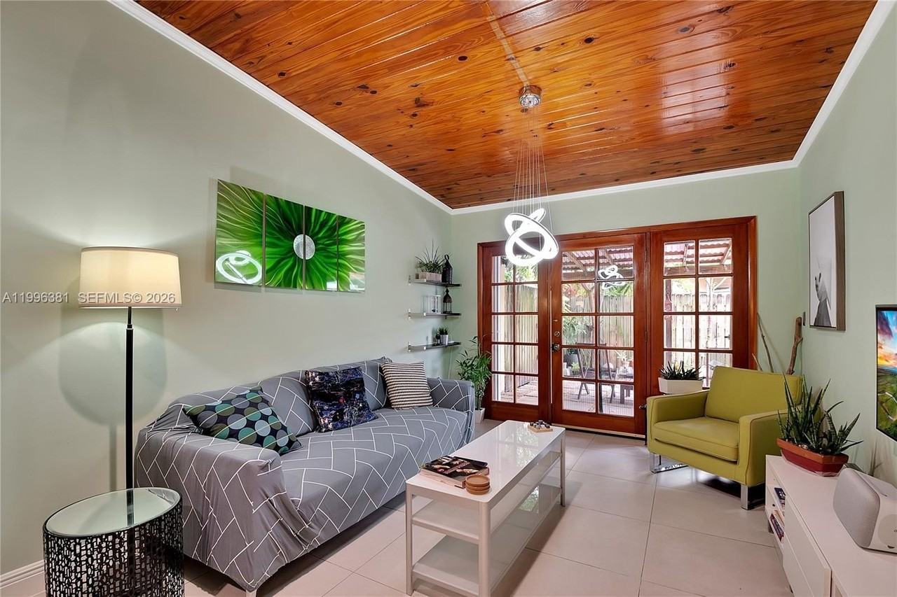 11426 Nw 4th Ter #11426 - Photo 4 of 26