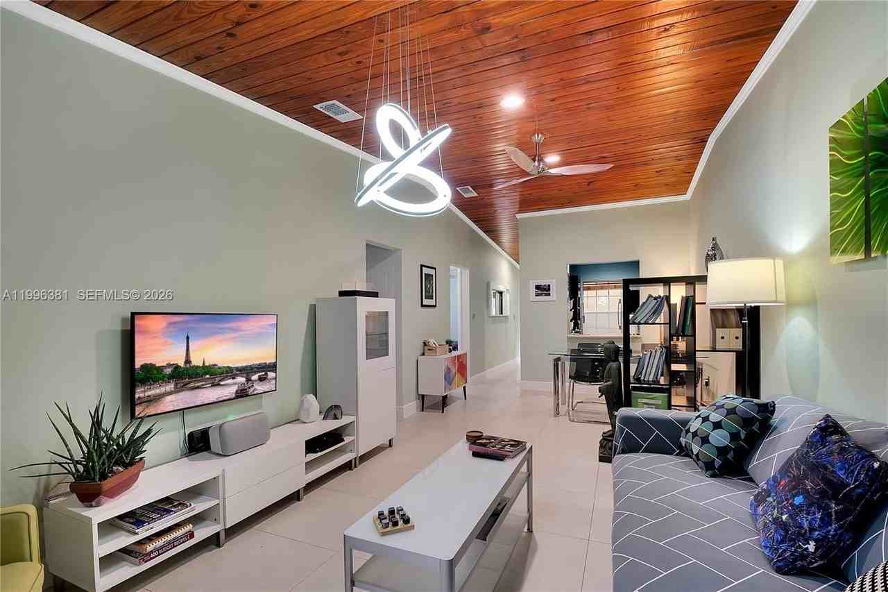 11426 Nw 4th Ter #11426 - Photo 5 of 26