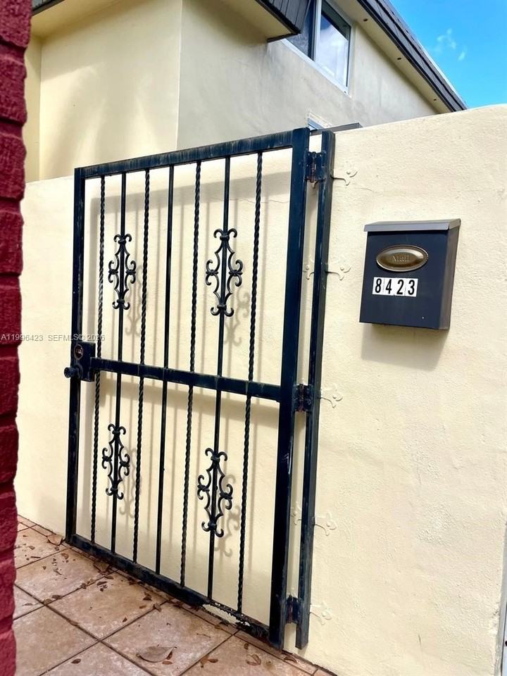 8423 Sw 137th Ave #8423 - Photo 2 of 25