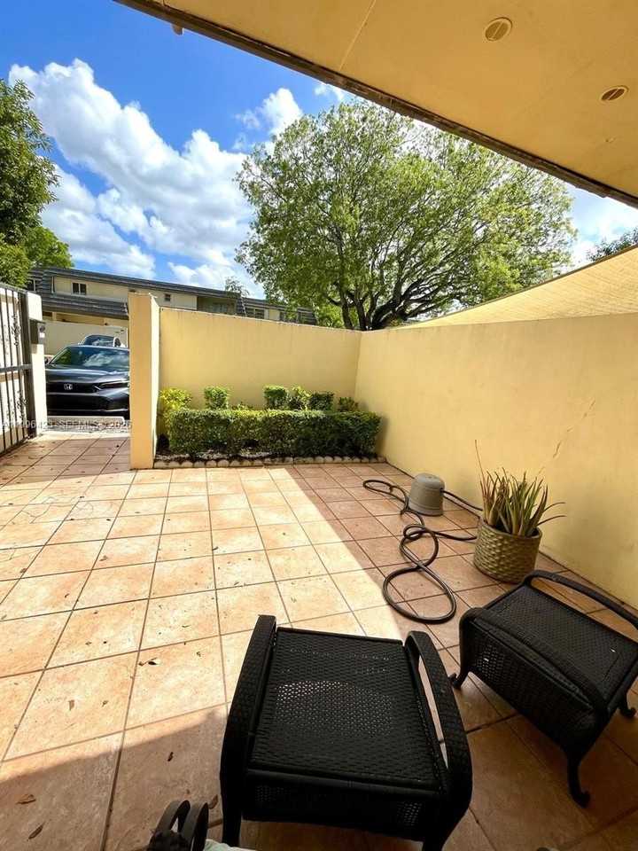 8423 Sw 137th Ave #8423 - Photo 4 of 25