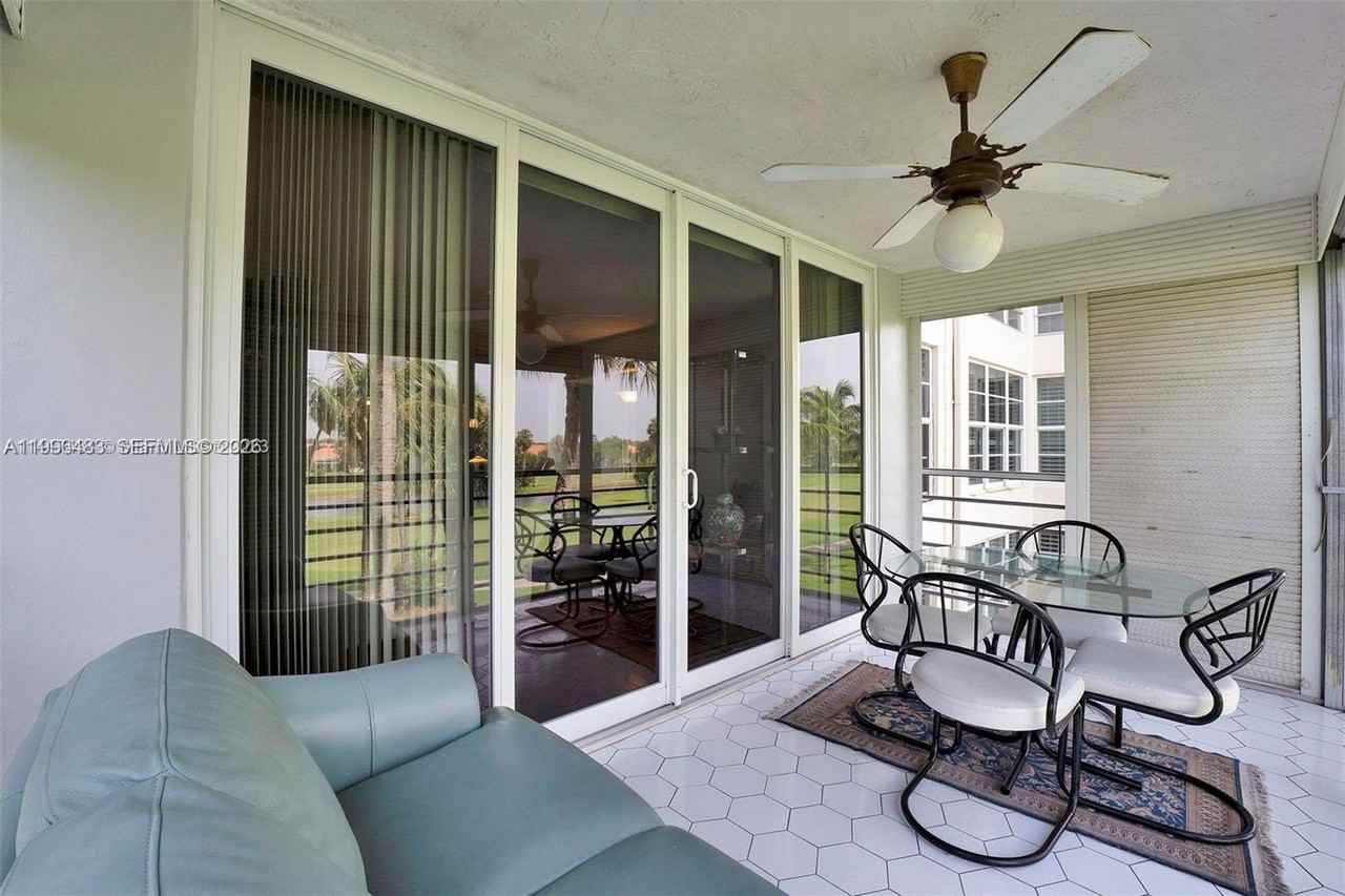 3970 Oaks Clubhouse Dr #302 - Photo 7 of 17