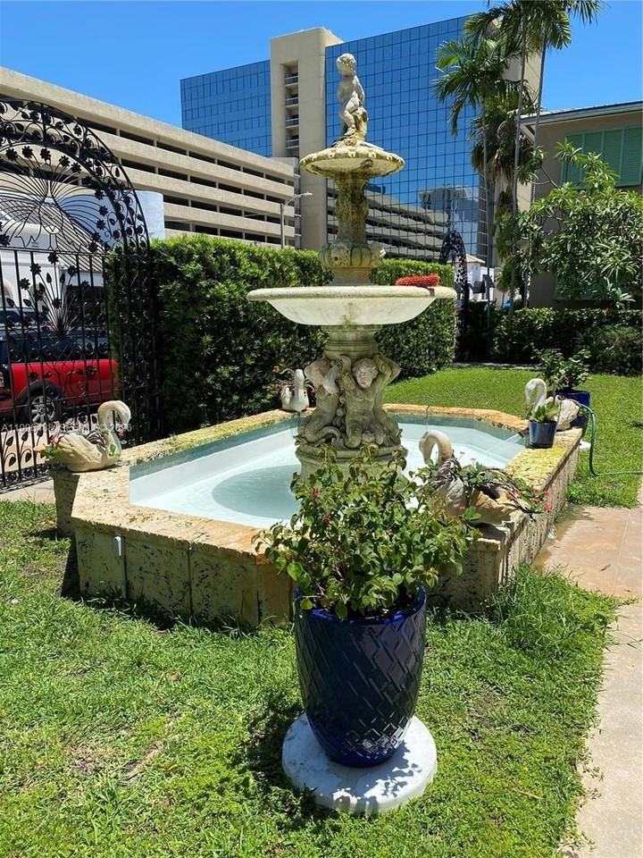 40 Almeria Ave #16 - Photo 2 of 41