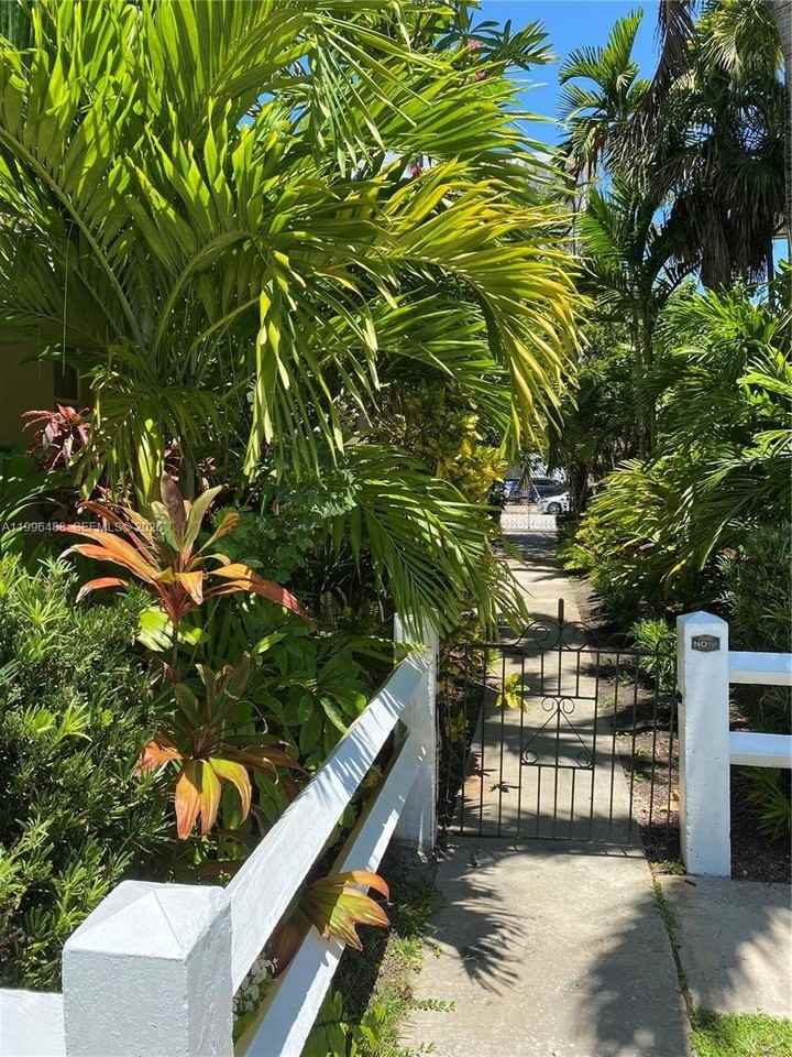 40 Almeria Ave #16 - Photo 6 of 41