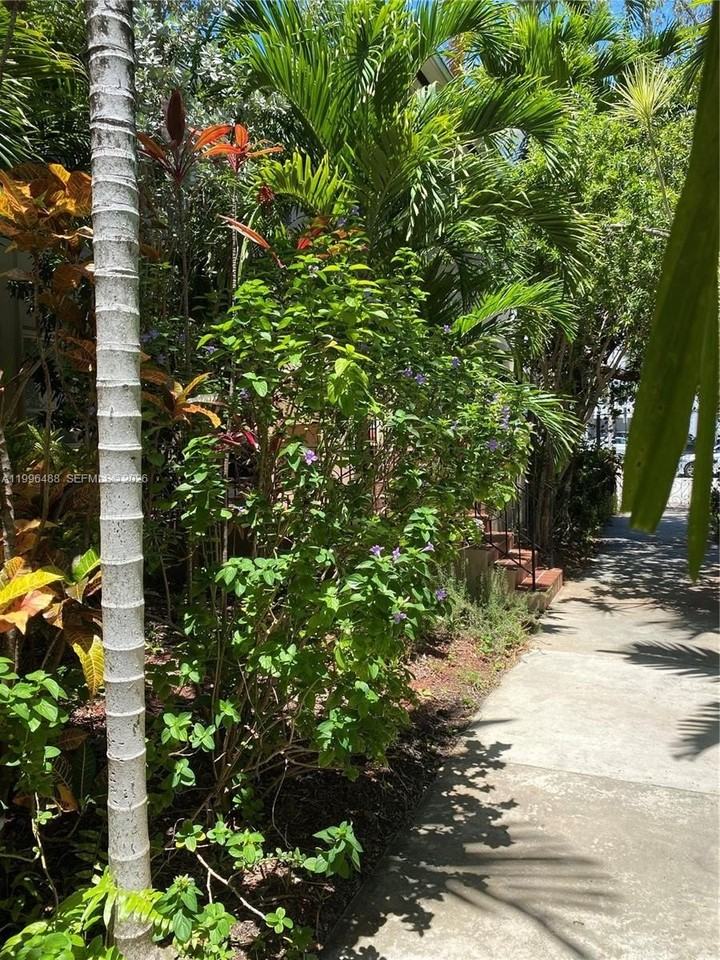 40 Almeria Ave #16 - Photo 7 of 41