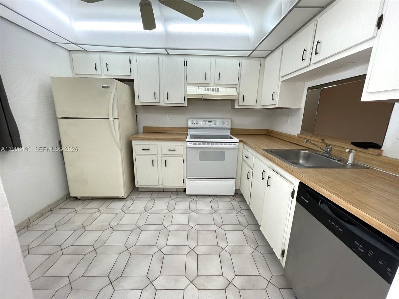 1810 Sw 81st Ave #2401 - Photo 4 of 14
