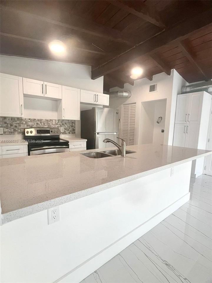 1776 Ne 178th St - Photo 4 of 18