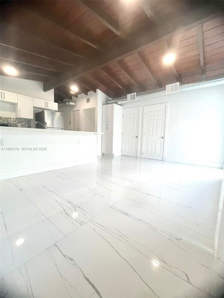 1776 Ne 178th St - Photo 5 of 18