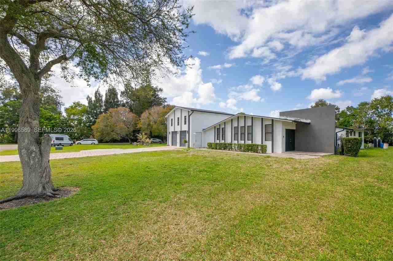 17101 Sw 48th St #0 - Photo 3 of 31