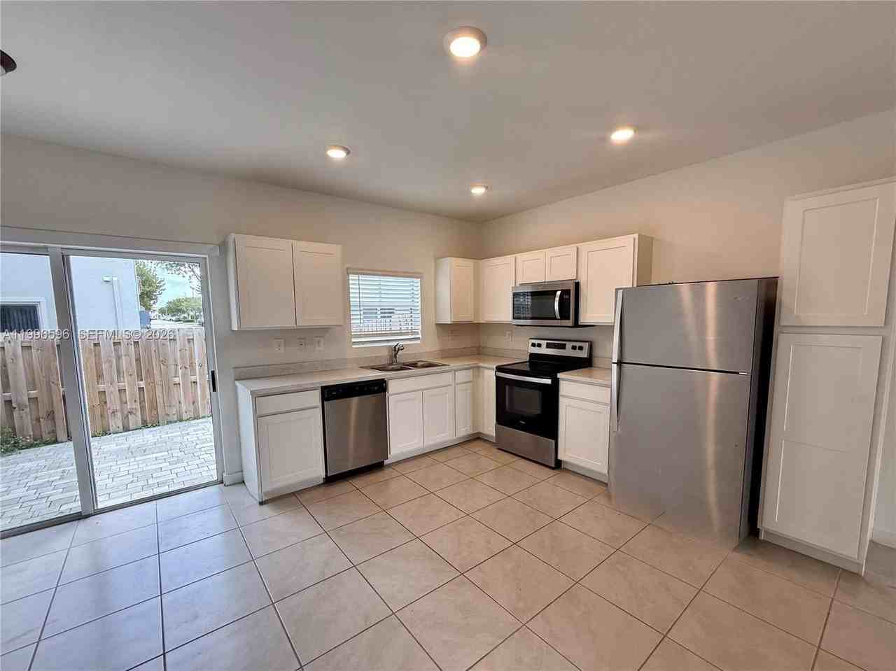 235 Ne 3rd Ct #0 - Photo 5 of 19