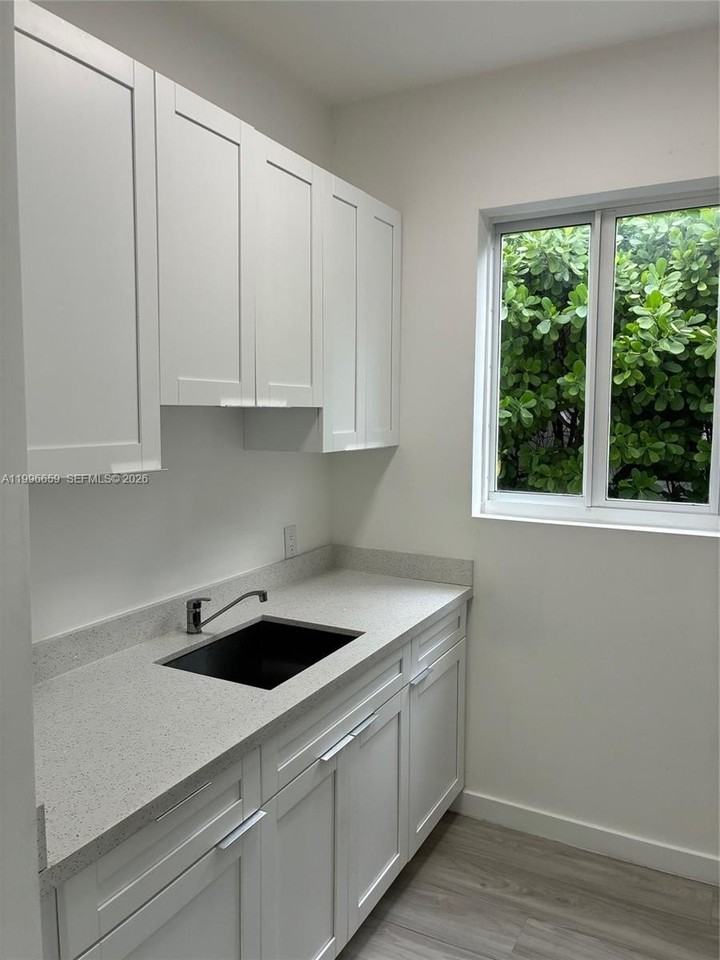 2352 Sw 5th St #2 - Photo 3 of 14