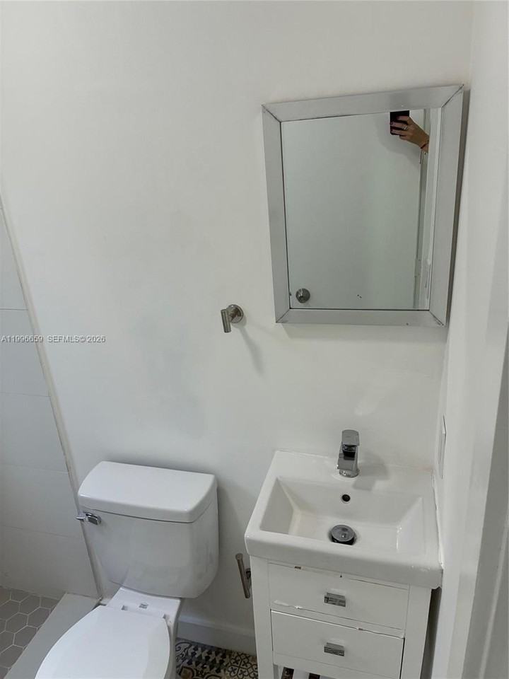 2352 Sw 5th St #2 - Photo 4 of 14