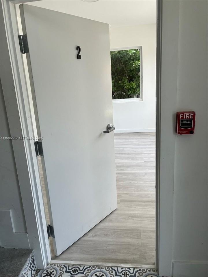 2352 Sw 5th St #2 - Photo 6 of 14