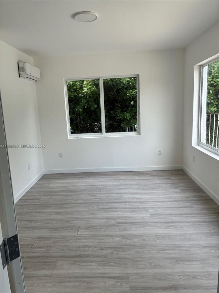 2352 Sw 5th St #2 - Photo 7 of 14