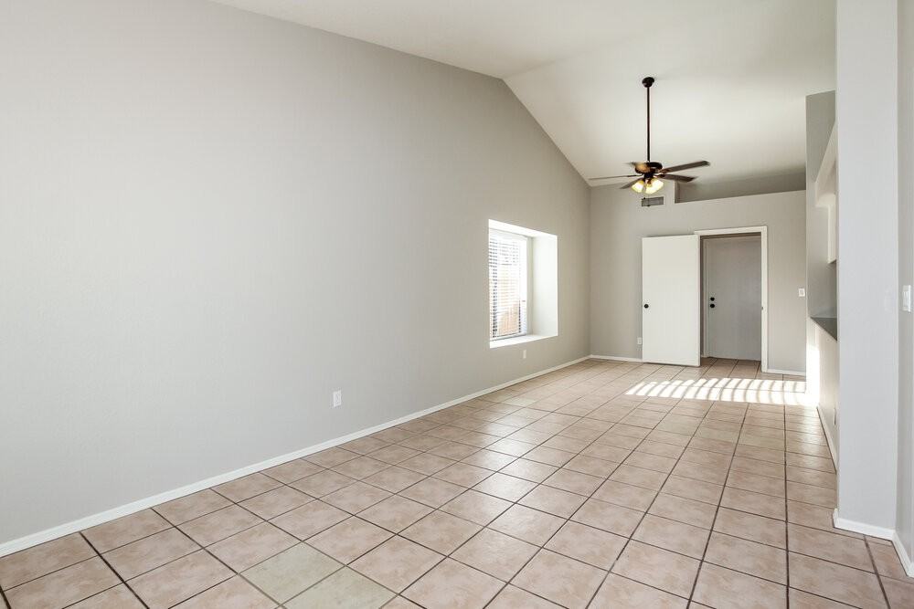 5215 W Diana Ave - Photo 3 of 15