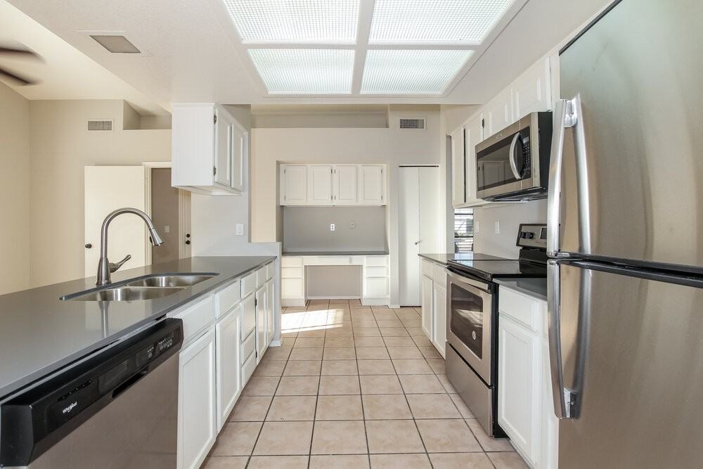 5215 W Diana Ave - Photo 5 of 15