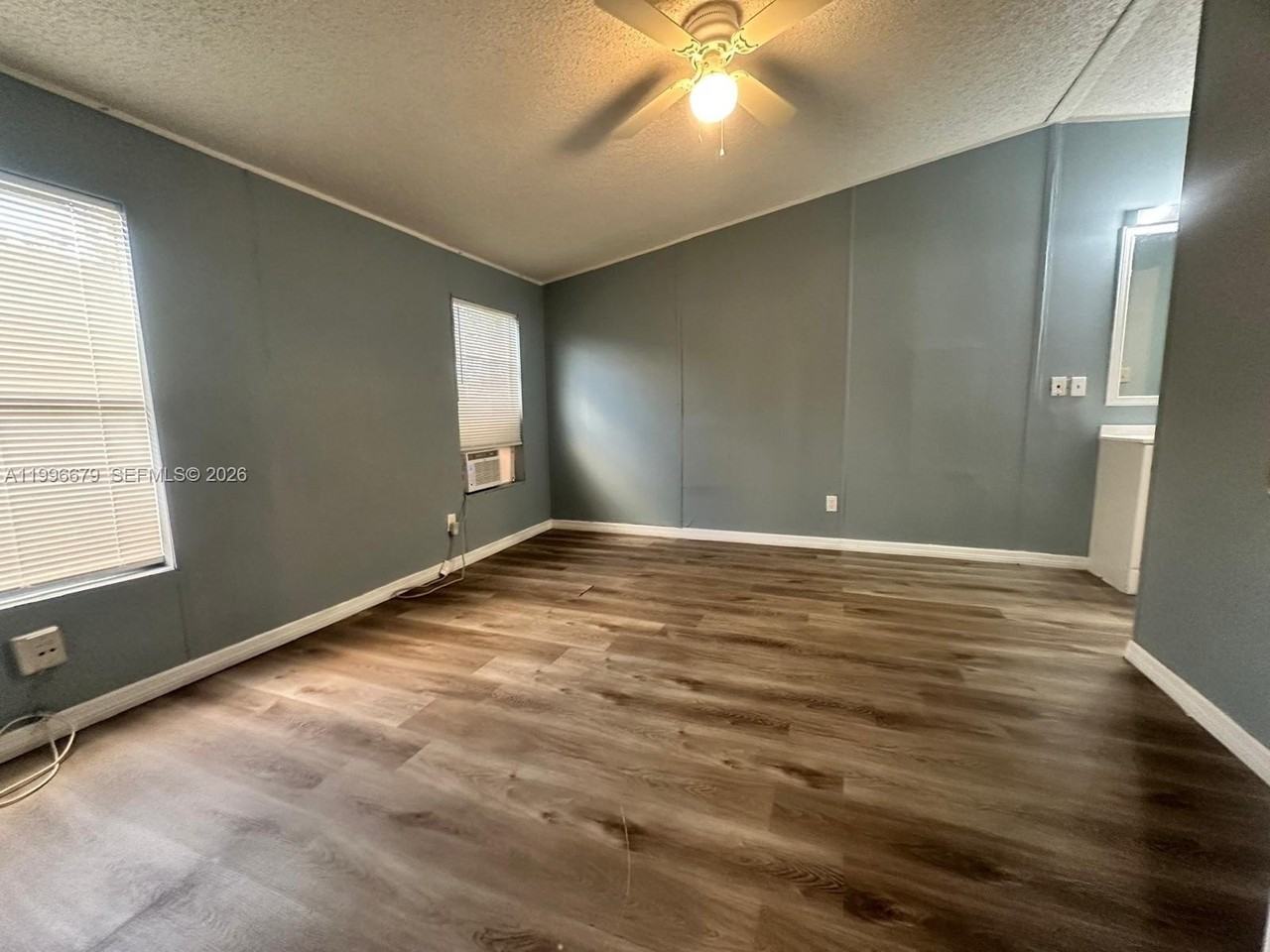 11863 Atlantic Cir #H - Photo 3 of 22