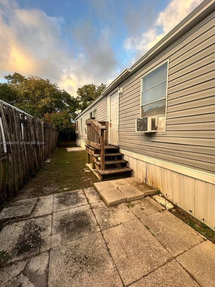 11863 Atlantic Cir #H - Photo 6 of 22