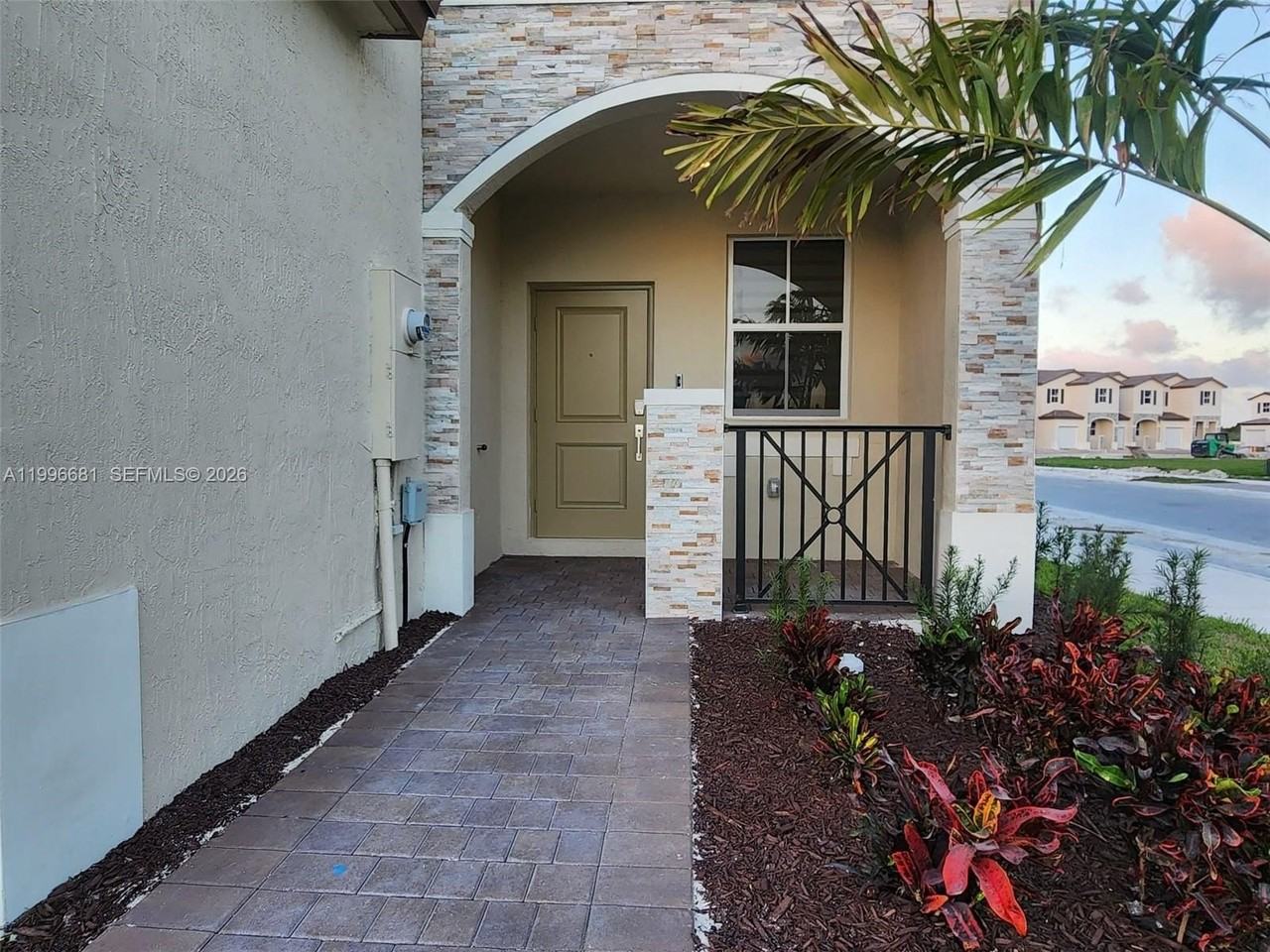 2429 Se 28th Dr #2429 - Photo 3 of 24