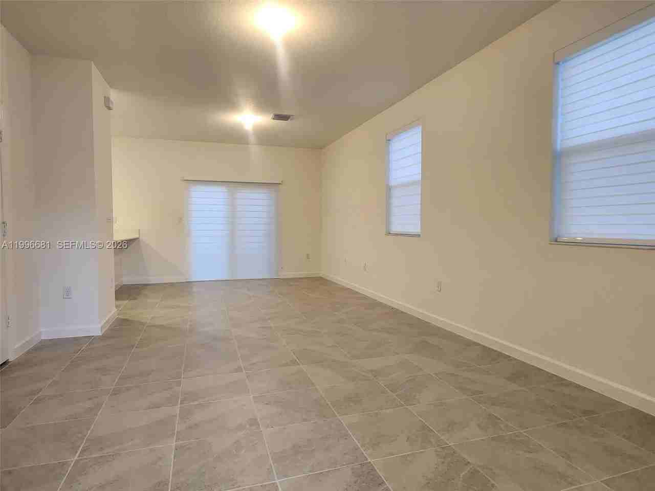 2429 Se 28th Dr #2429 - Photo 5 of 24