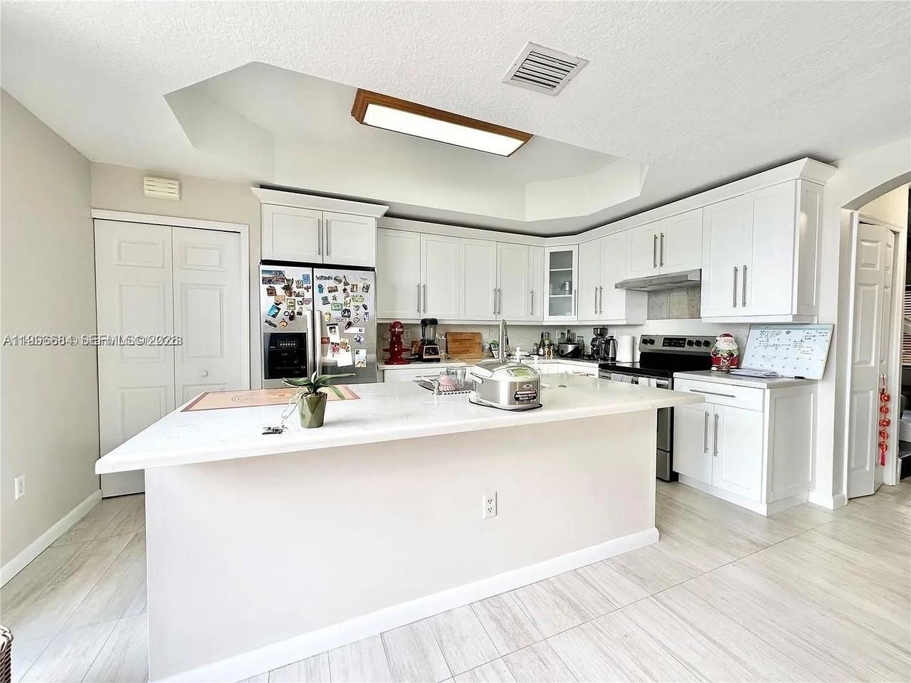 10679 Sw 6th St #902 - Photo 4 of 16