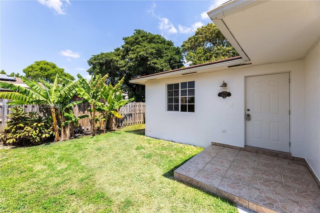 3027 Sw 24th St - Photo 3 of 28