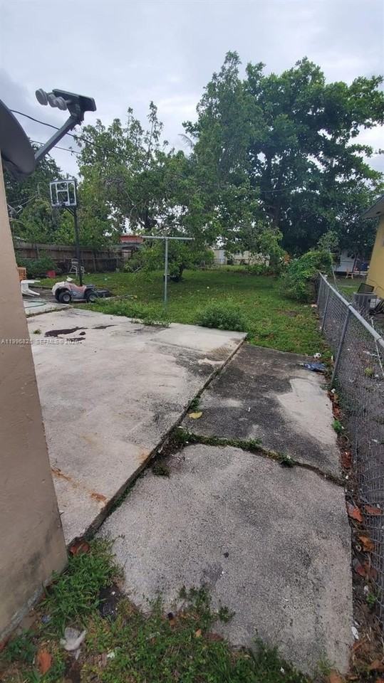 2980 Nw 91st St #1 - Photo 6 of 9