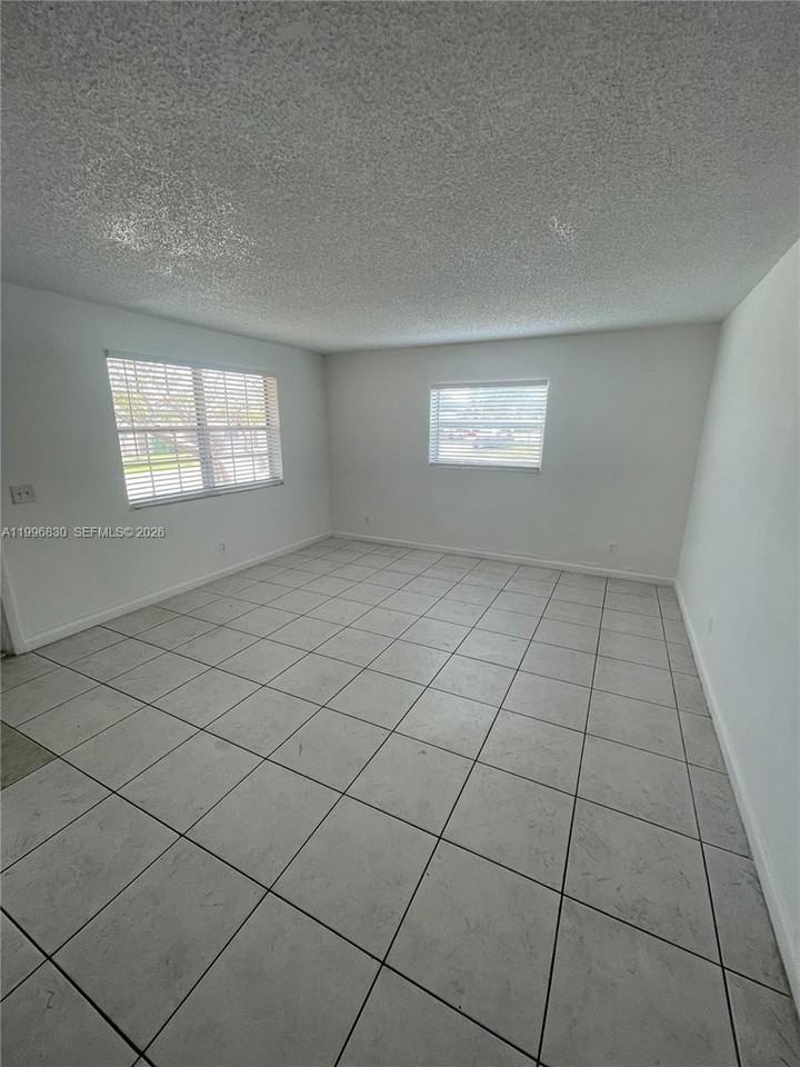 6034 Sw 37th St #7 - Photo 2 of 9