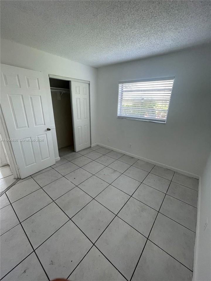 6034 Sw 37th St #7 - Photo 6 of 9