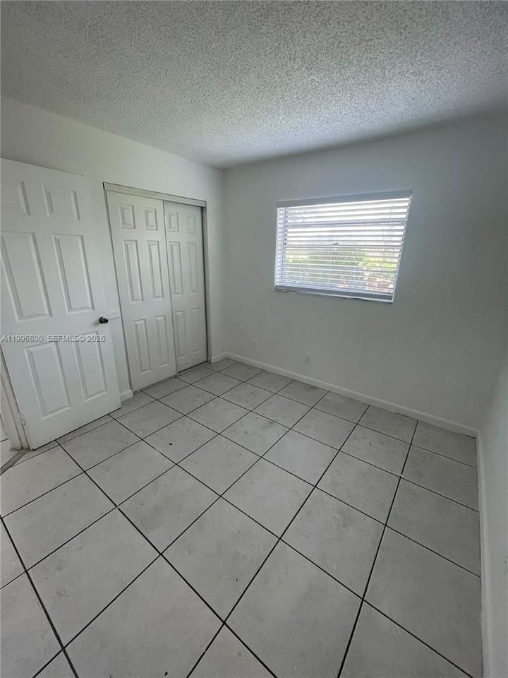 6034 Sw 37th St #7 - Photo 7 of 9
