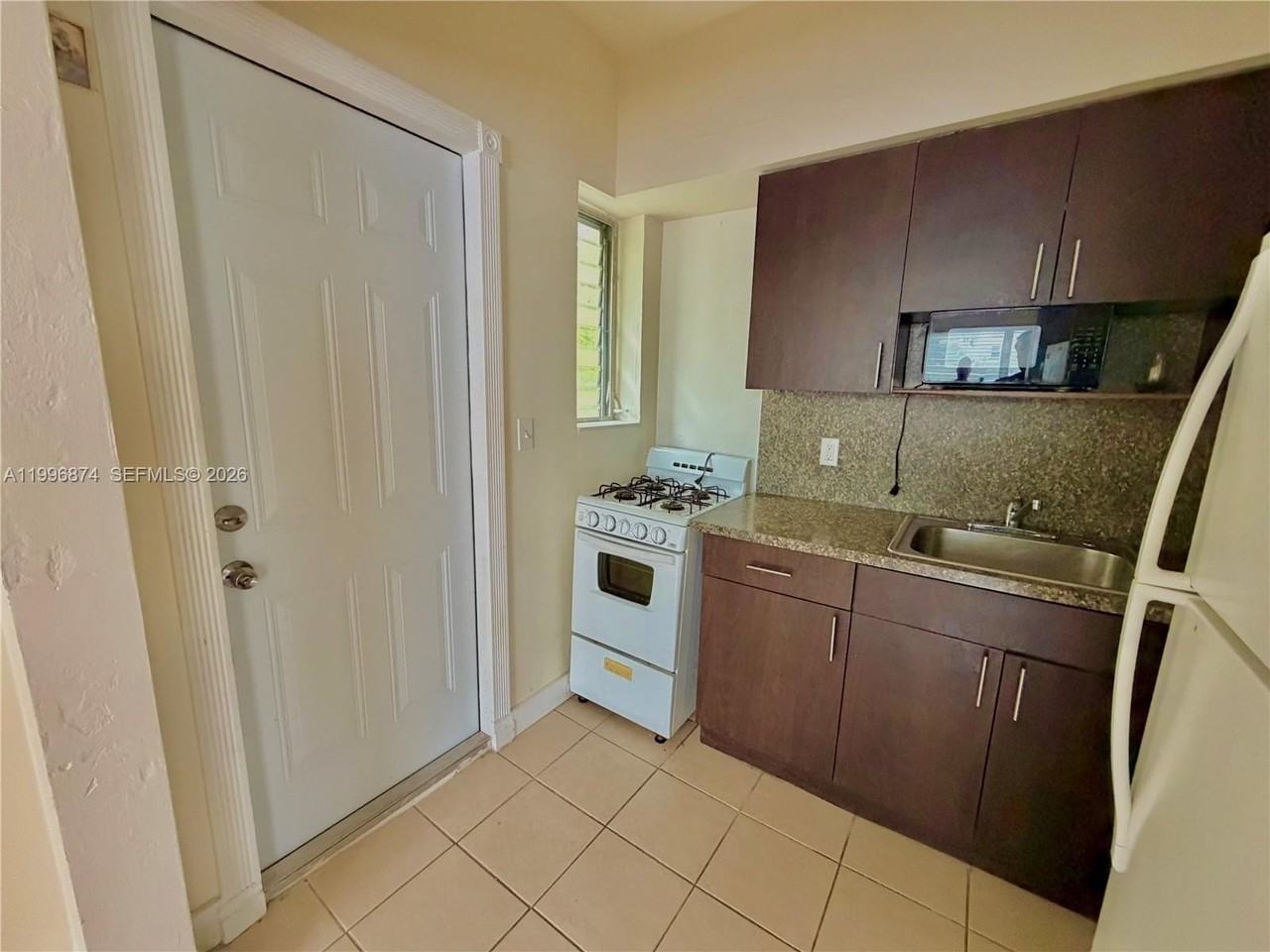 325 Majorca Ave #6 - Photo 6 of 11