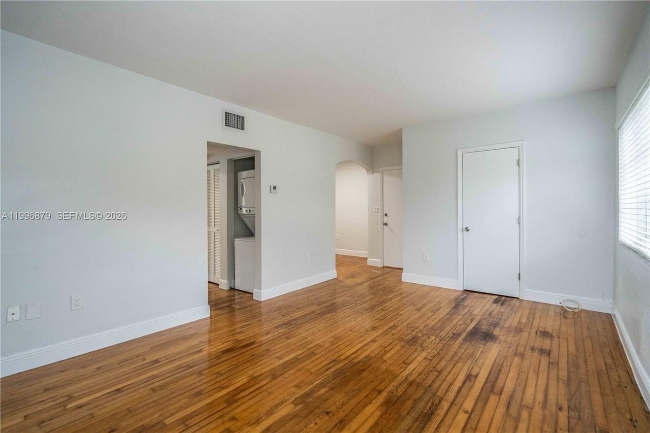 1007 Bay Dr #201 - Photo 5 of 18