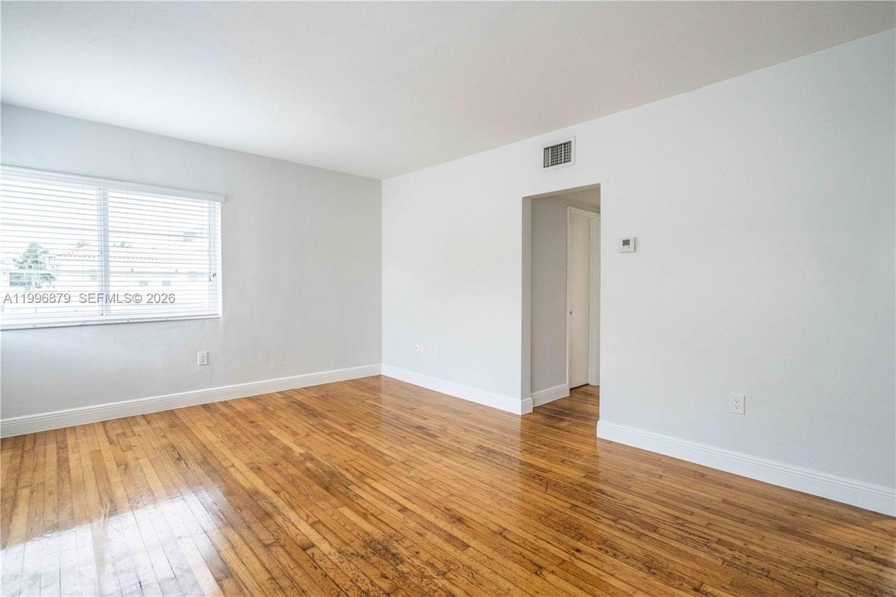 1007 Bay Dr #201 - Photo 6 of 18