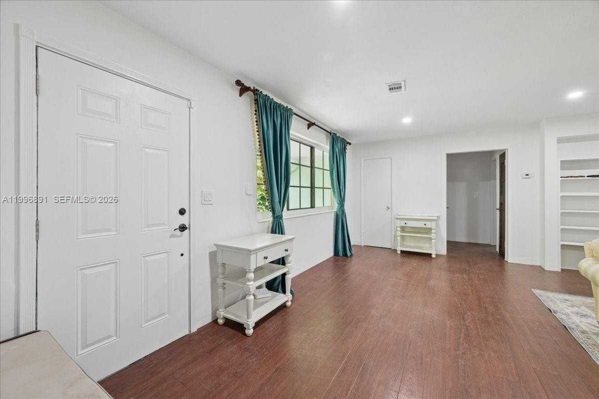 3490 William Ave - Photo 4 of 38